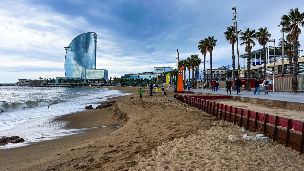 Un micro temporal i Barcelona es queda amb 4 mts de platja.