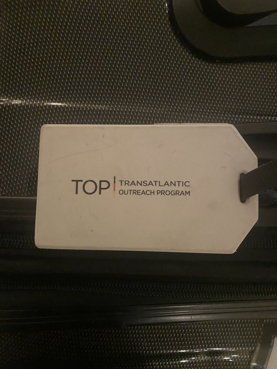 8 years later and I am still traveling with my @TOPTeachGermany luggage tag! #TOP2_2016 #Vegas 🇺🇸🤝🇩🇪