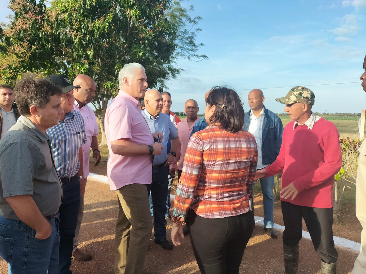 Hasta Jovellanos, en Matanzas, llegaron @DiazCanelB y @DrRobertoMOjeda como parte de sus recorridos por municipios del país. El primer lugar visitado fue la empresa agropecuaria Lenin, la que muestra síntomas de recuperación tras repensar su gestión económica y productiva.