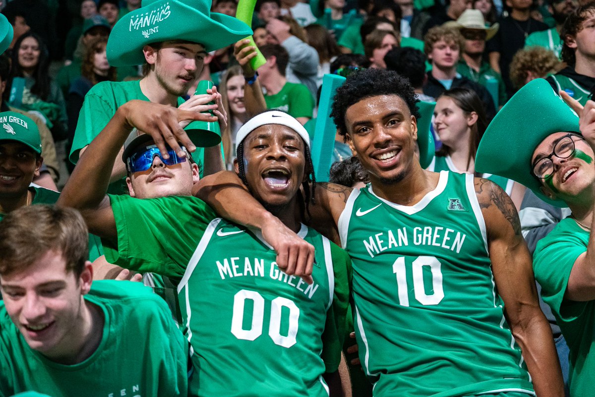 MeanGreenMBB's tweet photo. Thank you @RobertMAllen21 

One of the greatest rebounders in Mean Green history who made one of the greatest game winners in the program's history.

But most importantly, one of the biggest hearts.

Thank you Robbie!

Mean Green 4L 💚

#GMG https://t.co/OEWLB7O7iz