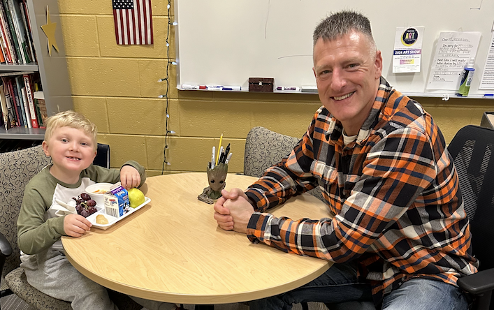 BauerElementary's tweet photo. One of my favorites - - - Lunch with the Principal!

#fireupgoeagles
#kidsdeserveit https://t.co/6CI6vUp9Er