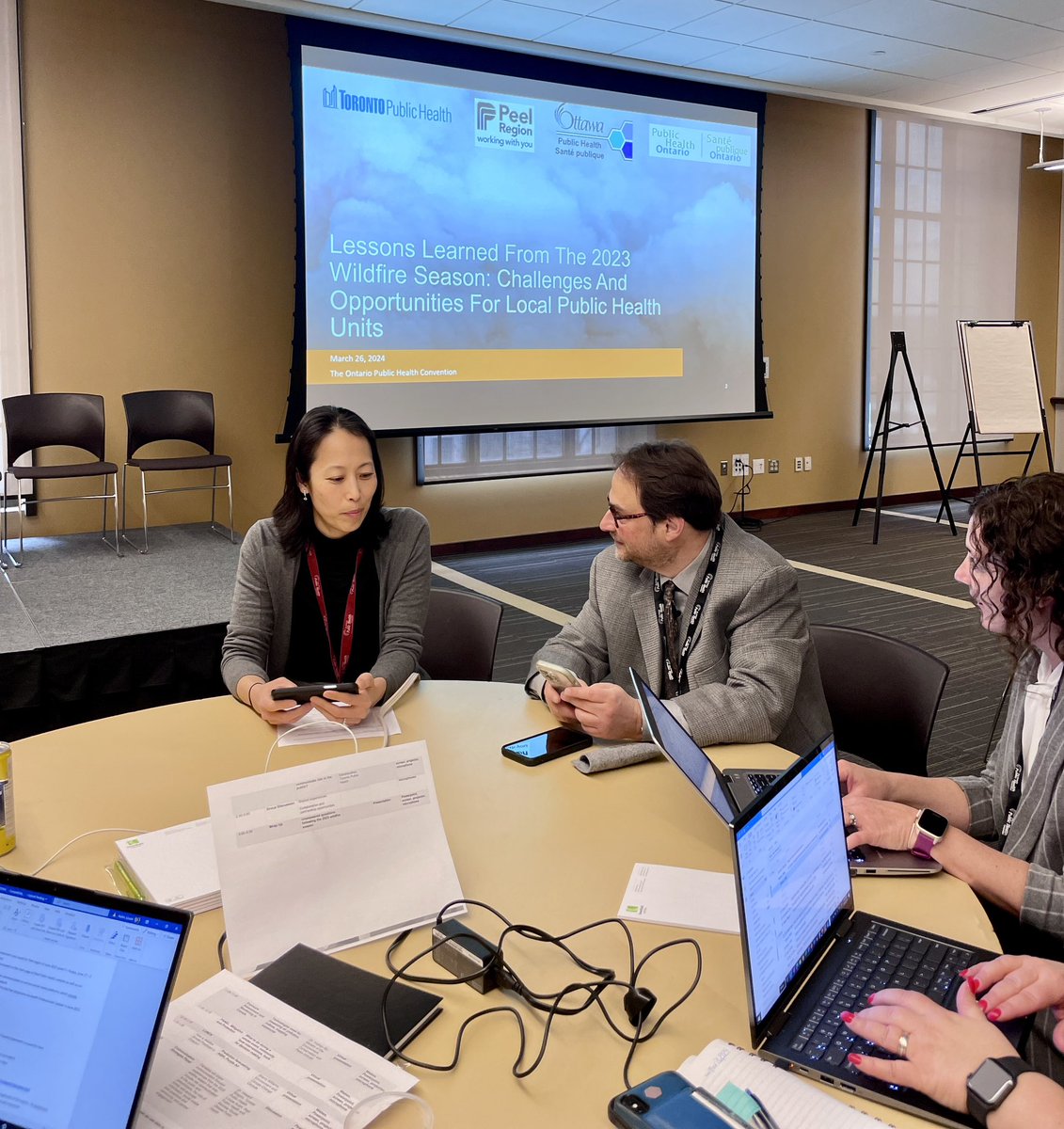 Things are heating up in today's workshop on wildfire smoke exposurse at #TOPHC2024! Attendees are learning practical mitigration strategies and communication tactics to enhance community preparedness for future climate change-induced emergencies!