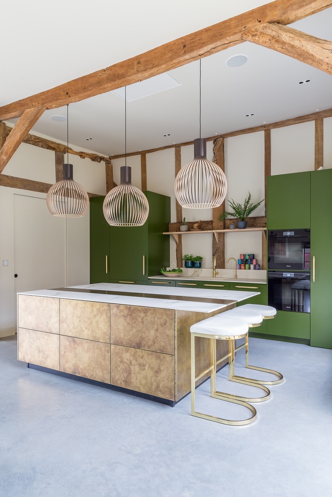 Bursting with character, the rustic beams of this converted barn are set against vibrant green cabinetry and an antique brass island that exudes an enchanting, magical charm! ✨ #kitcheninspo #scandikitchens #homeinspo l8r.it/5dYU