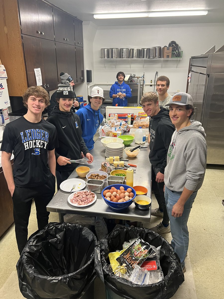 smsahockey's tweet photo. Each year, a significant aim for the hockey team is to contribute to the community. This year, the primary initiatives included supporting the Fond du Lac Food Pantry, Elves R Us, American Legion, Military Snack Drive, and the locker room remodel. 

#theledgerway https://t.co/DigIyZFfm0