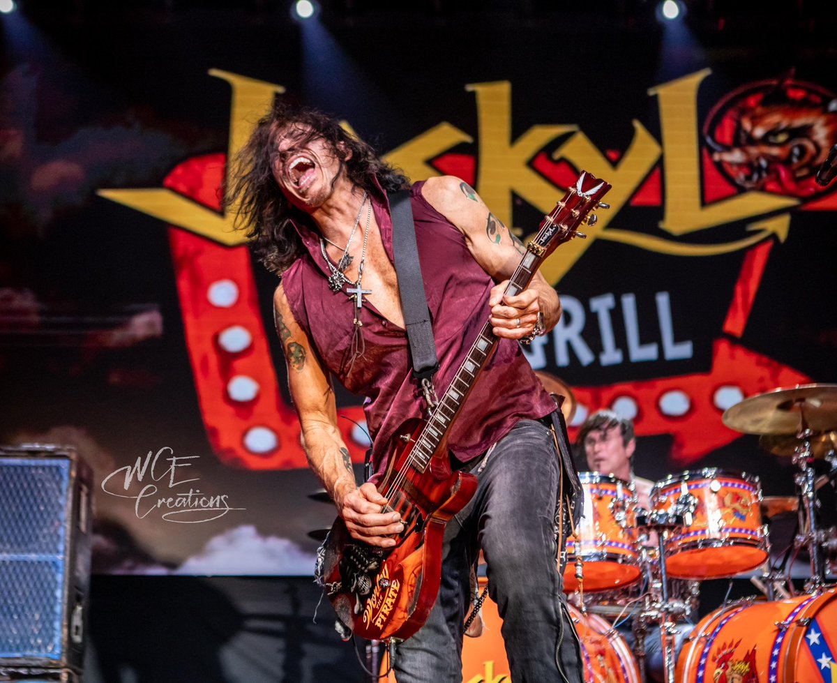 Some intense guitar face from Jeff! @OfficialJACKYL 
#intense #guitarface #jeffworley #jackyl #rockmerollmejackylmeoff  #myphoto #wcecreations #wordscantexplain #canonphotography #concertphotography #livemusic #rocknroll #gigphotography #bandphotography