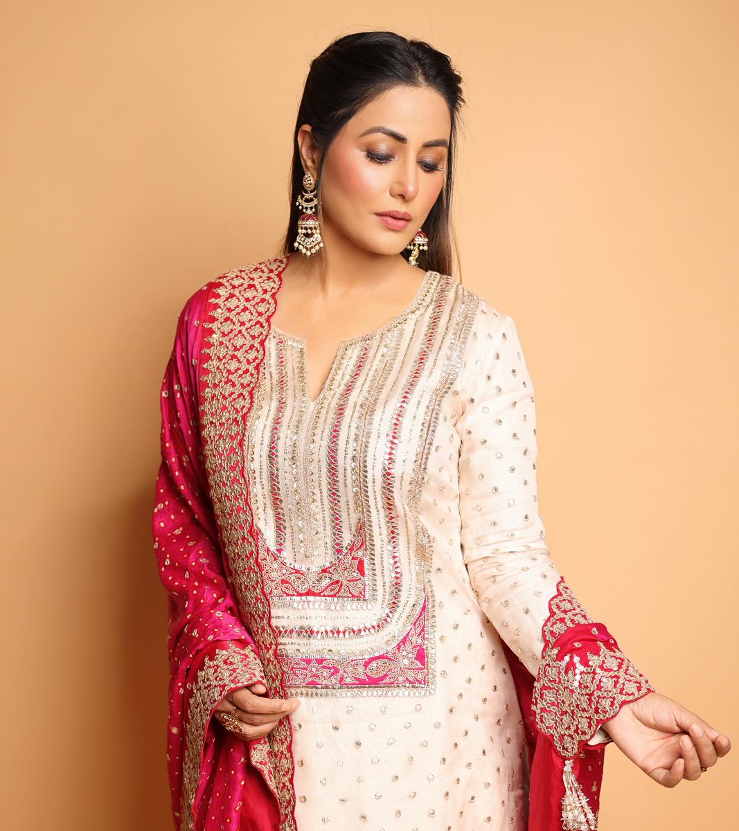 Simple And Elegant! Hina Khan In Traditional Salwar Suit Serves Festive Fashion Inspiration.🤍💛🩷 #HinaKhan #SalwarSuit #Traditionalwear