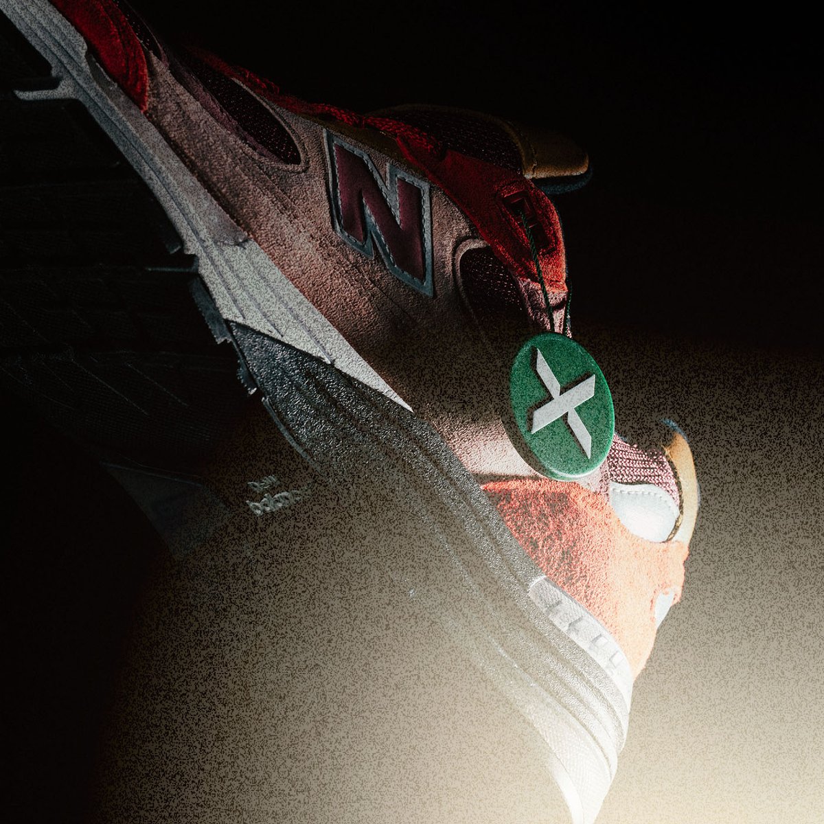 stockx's tweet photo. Now revealing the #MidweekHeat for this week: New Balance 992 Joe Freshgoods No Emotions Are Emotions🚨     
Get ready, bidding opens tomorrow at 12PM EST. 

More details: https://t.co/jIY9gNmVNR https://t.co/xpMjNMHi30