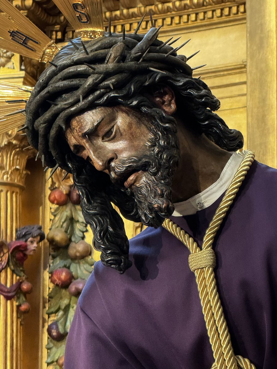 Cesarsvlla's tweet photo. En la Basílica se ha vivido un momento muy emotivo.
Un señor se ha parado ante el Gran Poder y ha roto a llorar como pocas veces he visto.
Se ha hecho el silencio y las lágrimas han empezado a correr por las caras de casi todos los presentes.
#SSantaSevilla24 https://t.co/32S8vQ5YFk