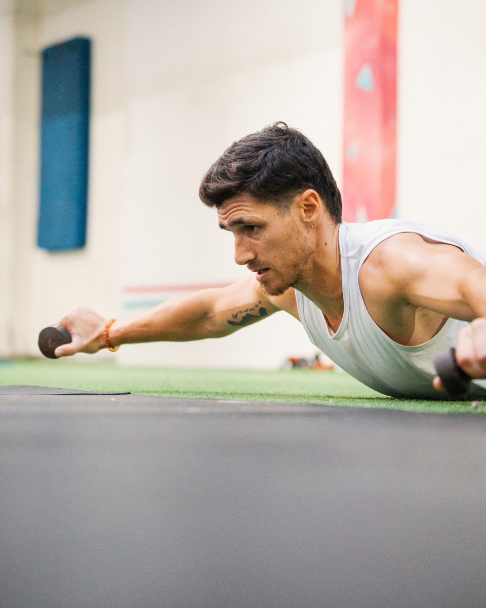 Ser una persona positiva no significa que tengas que estar feliz todo el tiempo . Significa que incluso en estos días difíciles, sabes que vendrán tiempos mejores y mantendrás tu trabajo constante y tu determinación firme e intacta .💪🦁