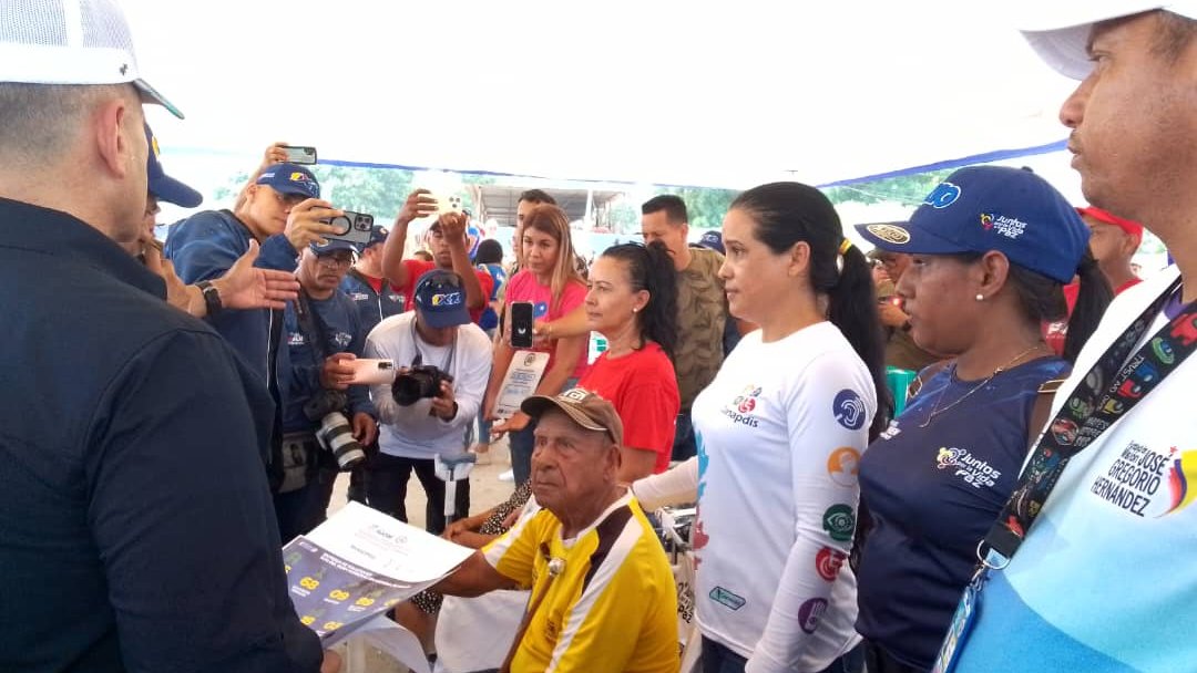 ¡Hoy! #26Mar Continuamos con las Jornadas de atención del 1x10 del buen Gobierno hacia las personas con discapacidad, dando respuesta al pueblo del edo. Sucre, gracias a las Políticas Públicas Implementadas por el Presidente <a href="/NicolasMaduro/">Nicolás Maduro</a> 
#ForjandoElCaminoDeBolívar