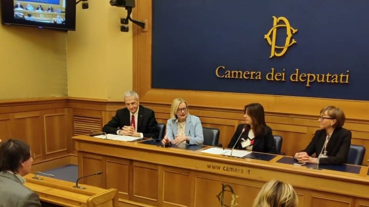 “Non posso che auspicare che questo percorso sia pienamente attuato in ogni sua parte sia per dare piena dignità ai 5.000 osteopati, sia per dare maggior sicurezza ai pazienti, ringrazio coloro che stanno lavorando a questo importante percorso”. <a href="/Ileniamalavasi/">Ilenia Malavasi</a> <a href="/Montecitorio/">Camera dei deputati</a>