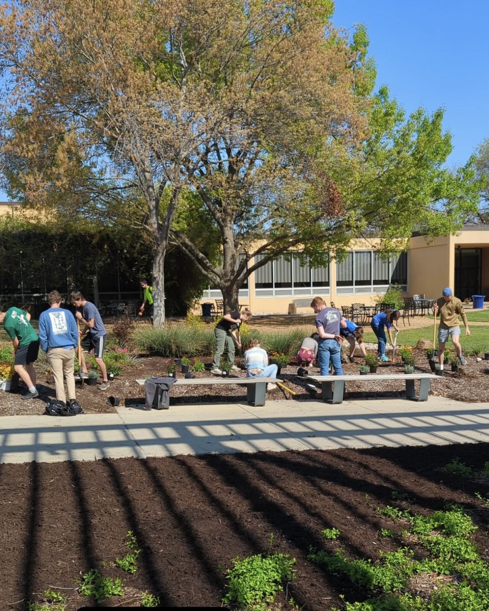 ICYMI: Student Foundation's Class of The Clashes ended with Campus Beautification Day! Students, faculty and alumni woke early to get their hands dirty and improve our campus. Special thanks to all our volunteers and organizers!
