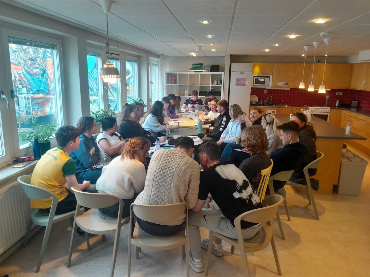 palaeo_mich's tweet image. Day 4: We’re back in Malmö today exploring immigration and the city of welcome. Look at these busy bees brainstorming👇@NewGeographyUCC