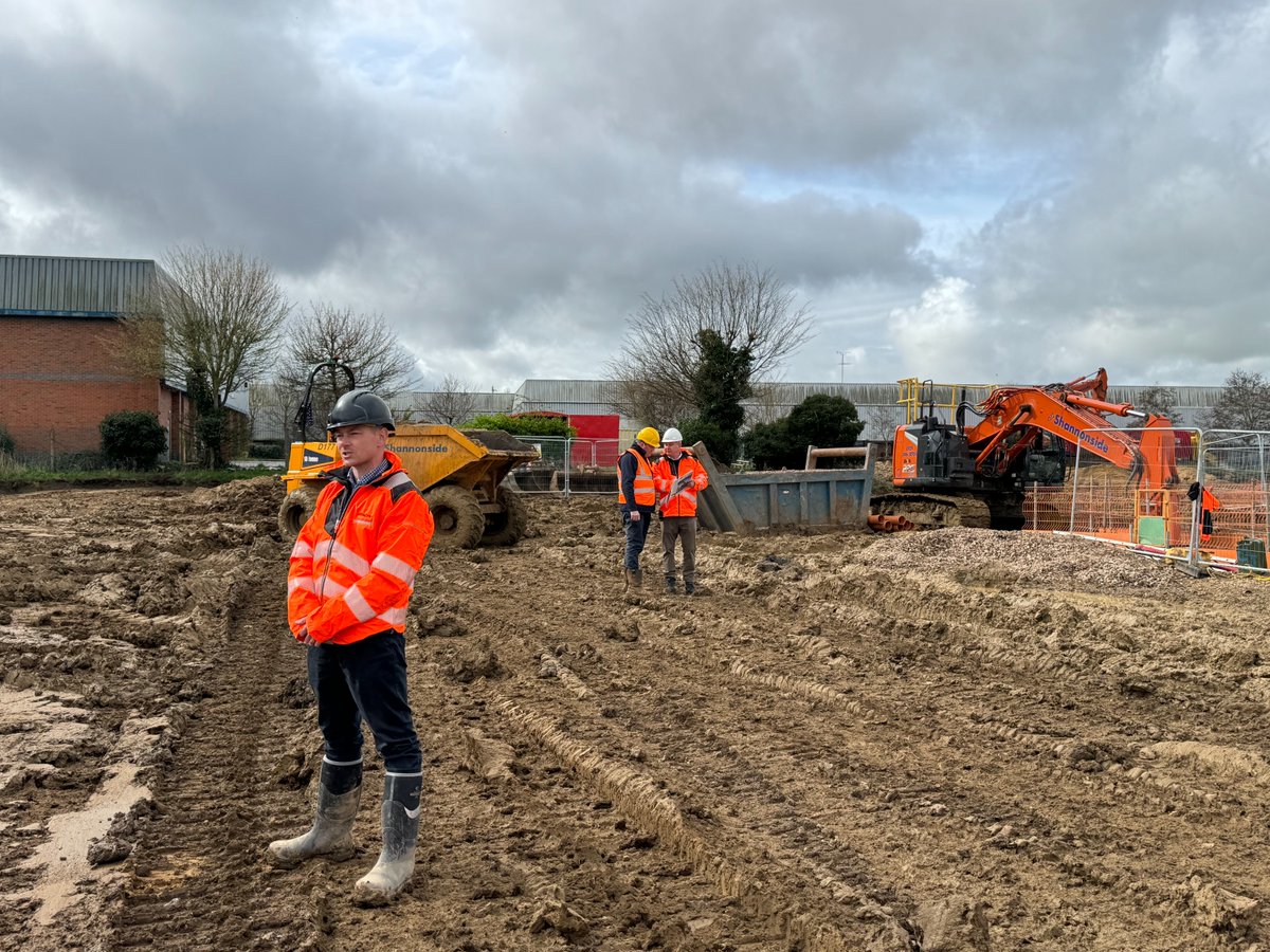 Last week we visited our customer Shannonside Civil Engineering. Shannonside have invested heavily in HCMUK over the years and own a range of machinery, from the ZX33U-6- to ZX350LC-7 and everything in between. For every stage of the job, we have the machine to do it 🧡