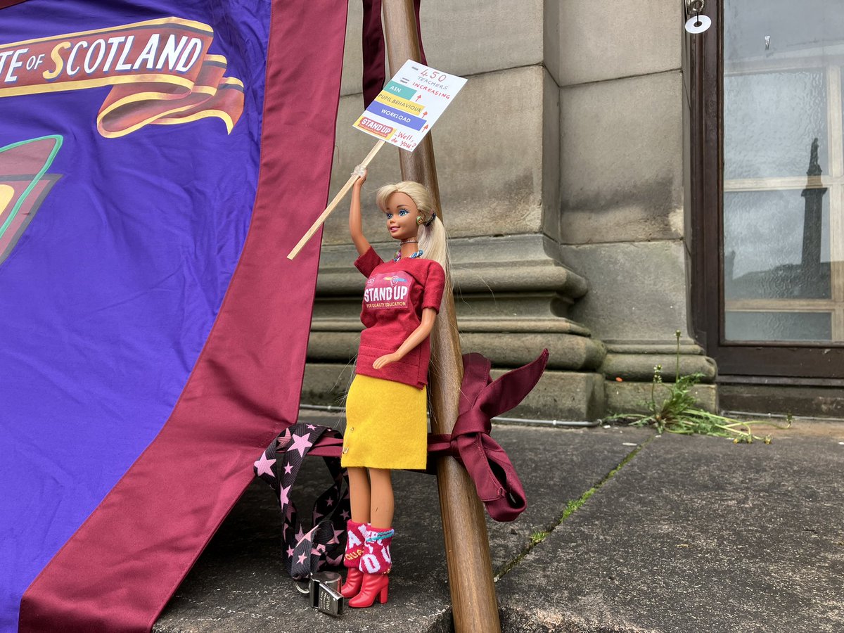 Joining @EISGlasgow and @DemoBarbie for the static protest against education cuts. No ifs, no buts, no education cuts! @EISUnion