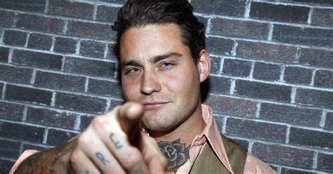 G11Sven's tweet photo. 1/2 Douwe #masonslaafje Bob
Posthuma. Singer-songwriter. ESF 2016. The Masked Singer 2023. Biseksueel. Helaas ziel aan duivel verkocht voor roem. #Shill.
#Wall #PointingFinger
#BaphometBath?
#SoWrong #NoWar
#TriadClaw https://t.co/lCPCavNseB