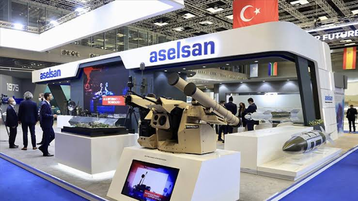 ASELSAN’ın enflasyon muhasebesi uygulanmış 2023 yılı finansal sonuçları açıklandı. Buna göre ASELSAN’ın yıllık cirosu geçen yılın aynı dönemine göre %10 büyüyerek 73,6 milyar TL’ye ulaştı. Şirketin brüt kârı, geçen yılın aynı dönemine göre %13 artarken; Faiz, Amortisman ve Vergi…