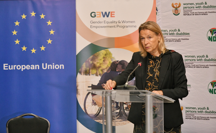 EUinSA's tweet photo. EU ๐ช๐บ Amb Kramer was honoured to open the policy dialogue on GBV & Femicide Prevention. The #EU is proud to partner with #SouthAfrica on gender equality & women empowerment @DWYPD_ZA @DlaminiZuma #GEWEProgramme @AletaFMiller @unwomensa Follow discussions: https://t.co/4tdn5RPtvN https://t.co/kvsK55s7ey