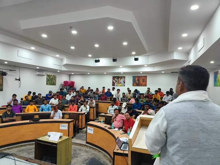 MAKAIASKol's tweet photo. Few glimpses of a Social Media Workshop on “DIGITAL INDIA” was organized by MAKAIAS, Kolkata in collaboration with Think India &amp; E.Z.C.C, Kolkata.

On 23rd March, 2024, at Aikatan, EZCC, Kolkata. https://t.co/tfm50t3g6s