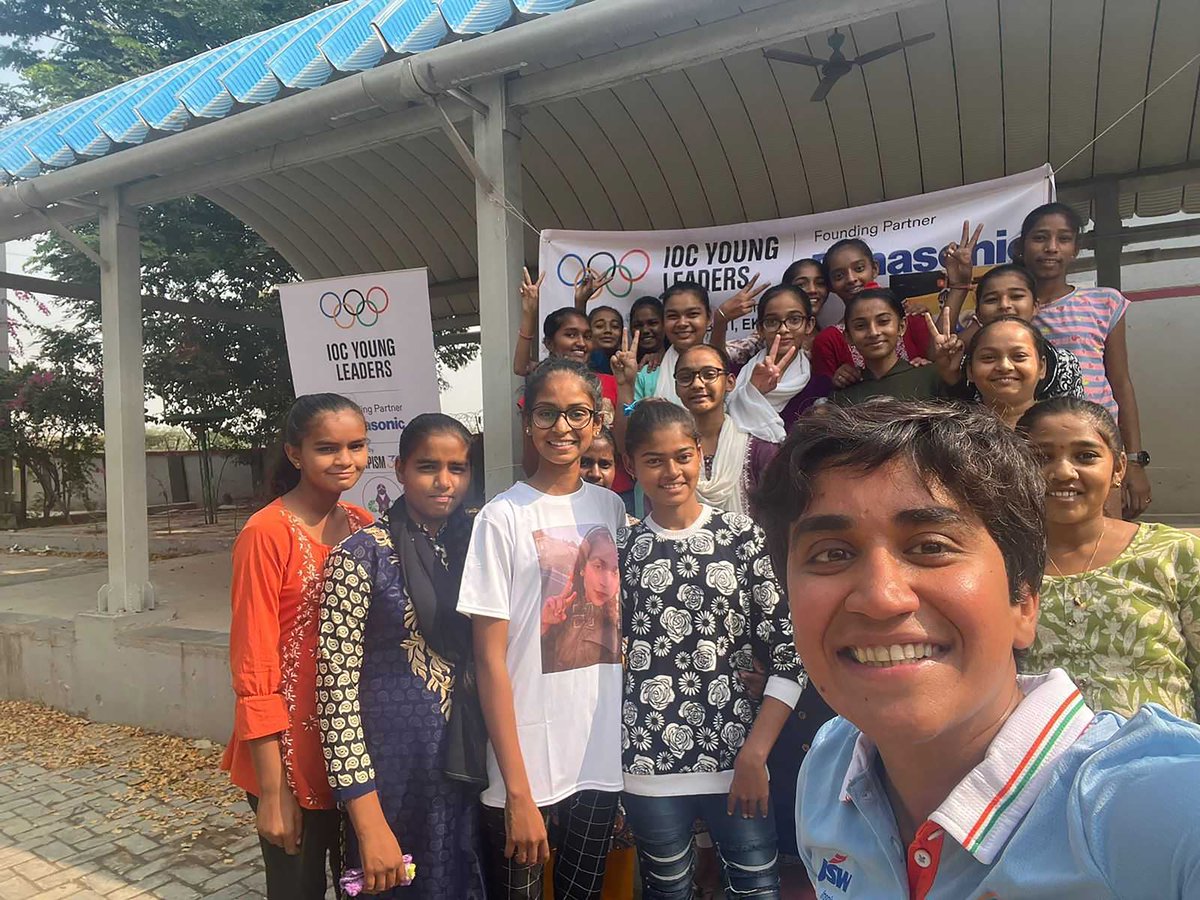 Pedalling towards empowerment for young girls in India! 🚲 With her initiative 'Ek Beti, Ek Cycle', Indian triathlete @pragnyamohan aims to break barriers and empower girls through education and access to bicycles. Supported by the @iocyoungleaders programme, here's how she's…