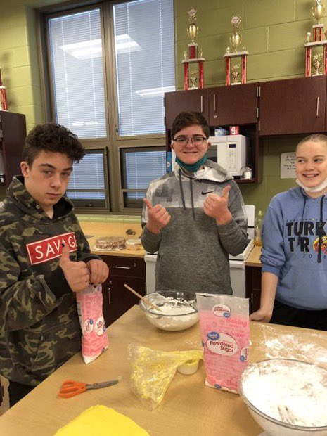 BotkinsSchool's tweet image. The Evening with the Arts is drawing nearer! The Global foods class will be serving Hors D’oeuvres at 5:00 and performances begin at 6:00. The auction is at 8:00. New this year will be a pre bidding option on the larger items. Pictures and information will be posted soon.