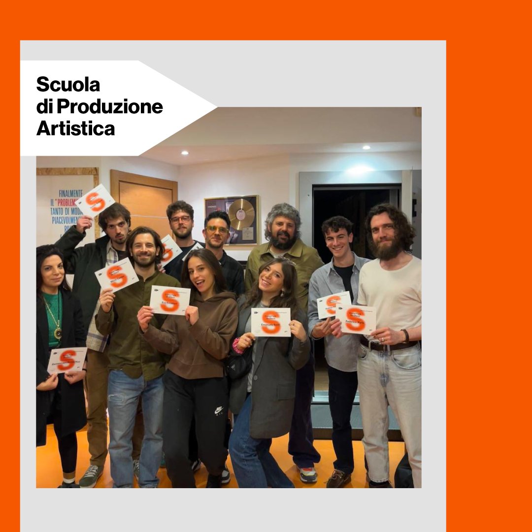 📀 Siamo arrivati alla fine di questo viaggio nel mondo della produzione musicale. 'Come fare un Disco', tenuto da Tommaso Colliva, ha fornito agli allievi gli strumenti necessari per affrontare le sfide di questo mestiere affascinante e complesso. #scuoladiproduzioneartistica