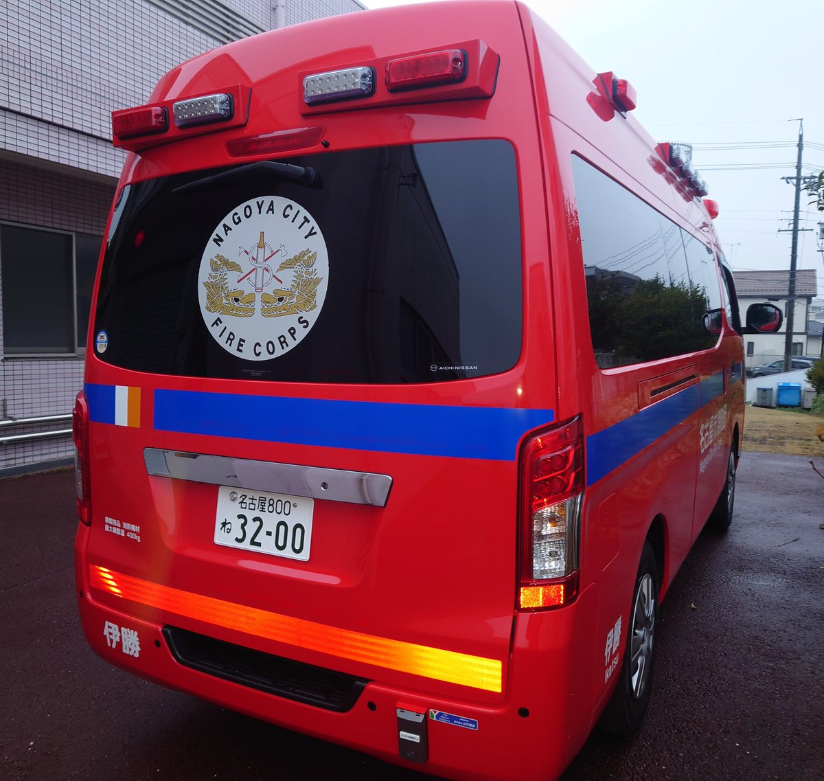 ikatsu_shobou's tweet image. 昨日、われら伊勝消防団に新しい消防車が納車されましたが車種の日産キャラバンの消防車は名古屋市内初とのことです毎月9の付く日に防火宣伝のため巡回しますから見かけたら手を振って応援願います。