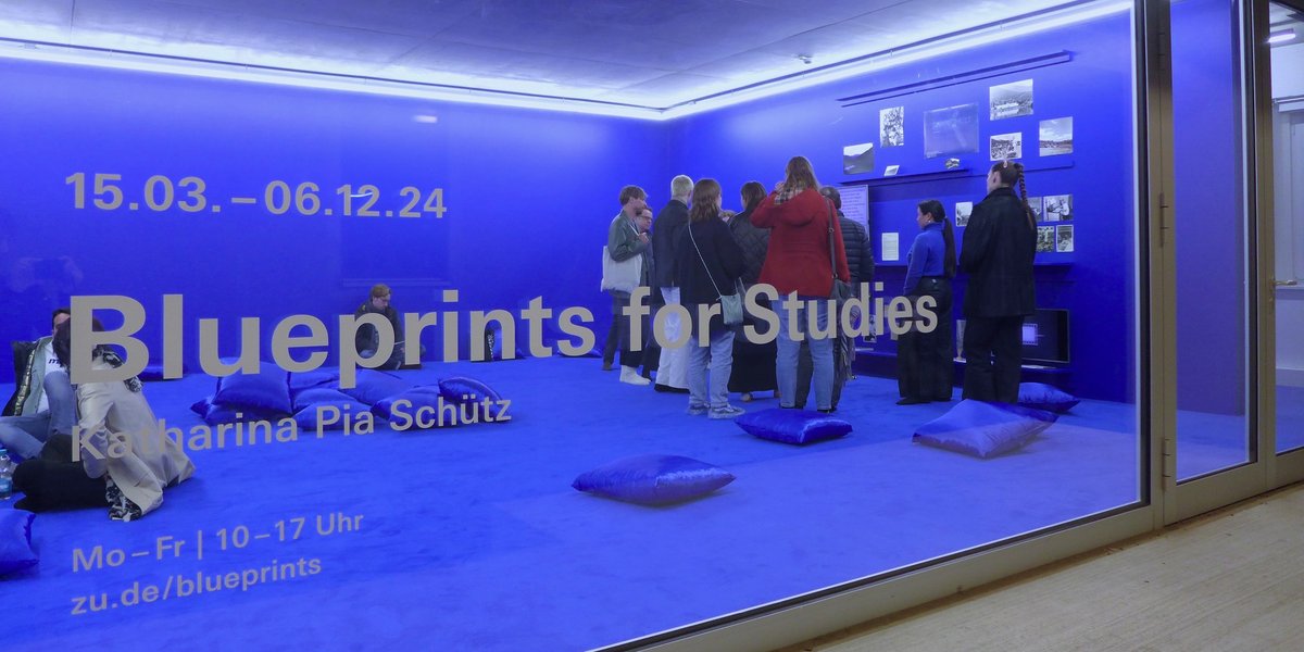 Set designer Katharina Pia Schütz transforms the White Box into a magical blue study space that creates an environment in which learning becomes a sensory experience through an explicitly reductionist setting. zu.de/blueprints #zeppelinuni