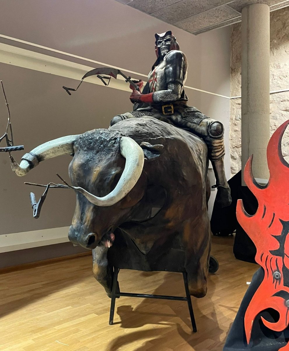 ajuntament_vh's tweet photo. 👹 Si encara no heu visitat la III Exposició Cremant el món del Foc, organitzada pels @DiablesHospi i l’Ajuntament, us ho recomanem.

📆 Ho podeu fer fins al 31 de març a la Sala Infant Pere.

🔥 Més detalls a https://t.co/3sq1Q2cmps https://t.co/PR4MM4okyx