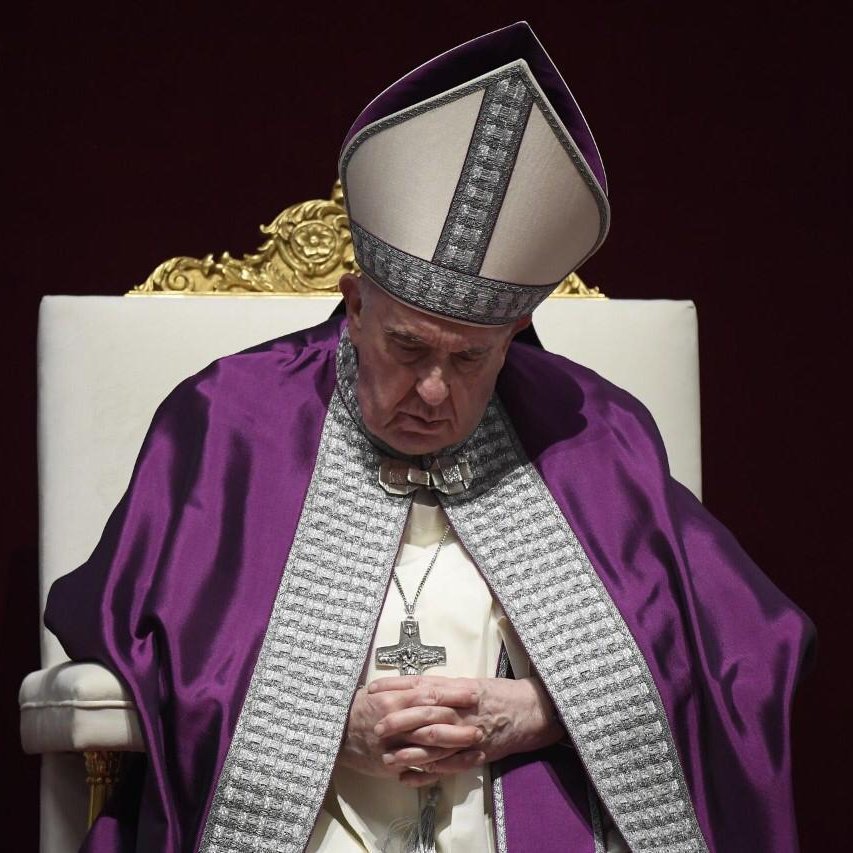 vaticannews_pt's tweet photo. "A ovelha perdida mais perfeita do Evangelho é Judas. É aquela vida dupla, aquela dupla vida de muitos cristãos. Também nós temos sempre algo, pequenino ou não tão pequenino, das ovelhas perdidas" 

#PapaFrancisco #EvangelhodeHoje https://t.co/OezzSw4S4U