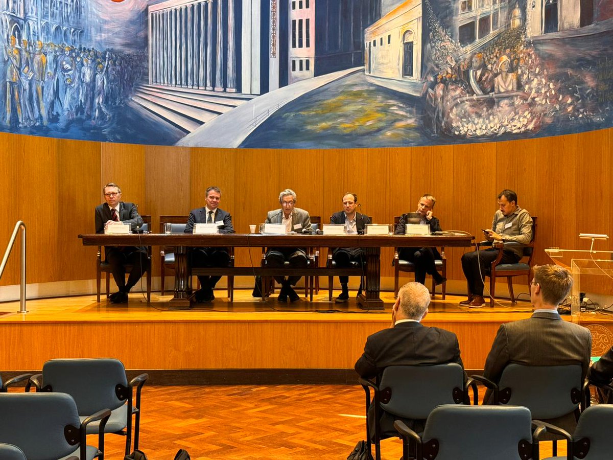 South_Centre's tweet photo. Dr. Carlos Correa,  @South_Centre Executive Director, was pleased to talk about means to promote sustainable #innovation at the International Symposium organized at the Law Faculty, University of Buenos Aires @UBAonline, in honor of Prof. #RetoHilty. https://t.co/Wza1fqkiye