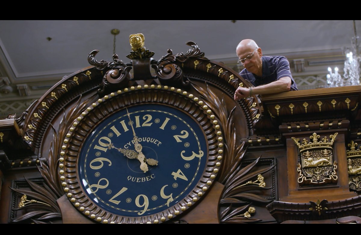 Un moment impromptu au sommet de la tour centrale de l’hôtel du Parlement. Aujourd’hui, c’est le départ à la retraite de mon ami André Viger, maître horloger à l’Assemblée nationale depuis près de 43 ans. Le ministre du temps tire sa révérence.