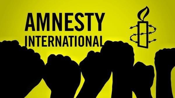ChinasaNworu's tweet photo. Amnesty asks Tinubu to investigate extrajudicial killing of pro-Biafra protesters

Nigerian security agencies have been linked to the killing of residents in the South-east in an attempt to clamp down on the secessionist groups in the region.

By Chinagorom Ugwu

Amnesty International Nigeria has asked President Bola Tinubu to investigate extrajudicial killings in south-east Nigeria.

The human rights group said in a statement posted on its X handle on Thursday that Nigerian security forces led by the military carried out “extrajudicial executions and violence” in the region from August 2015 to August 2016.

It said at least 150 “peaceful pro-Biafra protesters” in the South- east were killed by the security forces during the operations within the period.

Giving an instance of the extrajudicial killings, Amnesty said residents of Abia State discovered 13 corpses in a pit along the Aba – Port Harcourt Expressway on 13 February 2016, four days after shootings at the National High School in Aba, the commercial hub of the South-eastern state.

“Amnesty International repeatedly called on the government of Nigeria to initiate independent investigations into evidence of crimes under international law, and former President (Muhammadu) Buhari repeatedly promised that Amnesty International reports would be looked into.

“However, no investigation (was conducted). No justice for victims and their families,” the group said.

“To uphold human rights, @officialabat (Tinubu) must investigate this and other gross human rights violations to tame impunity and ensure justice,” it added.

Background
Several groups have sprung up in the South-east, agitating for an independent state of Biafra which they want carved out of the South-east and some parts of the south-south.

The Indigenous People of Biafra (IPOB) is among the groups leading the agitation.

Nigerian security agencies have been linked to the killing of innocent residents in the South-east in an attempt to clamp down on the secessionist groups in the region.

PREMIUM TIMES in 2016, for instance, published a detailed report on the massive extrajudicial killings in the South-east.

The report captured how a group of soldiers stationed at the Head Bridge Market, Anambra State, on 17 December 2015, opened fire on jubilant crowds who had poured out into the streets of Onitsha, the commercial hub of Anambra State, to celebrate a court ruling in favour of the release of Nnamdi Kanu, the detained IPOB leader.

Three people died instantly while five more bodies were discovered meters away from the scene, bringing to eight the number of people killed on the spot, according to the report.

Another report by the newspaper revealed how unarmed residents of the South-east were being killed by Nigerian troops deployed to check Biafra agitation in the region
@real_IpobDOS @mfa_russia @MFA_China @antonioguterres @EUinNigeria @GoitaAssimi @GUnderground_TV 
#freeBiafra