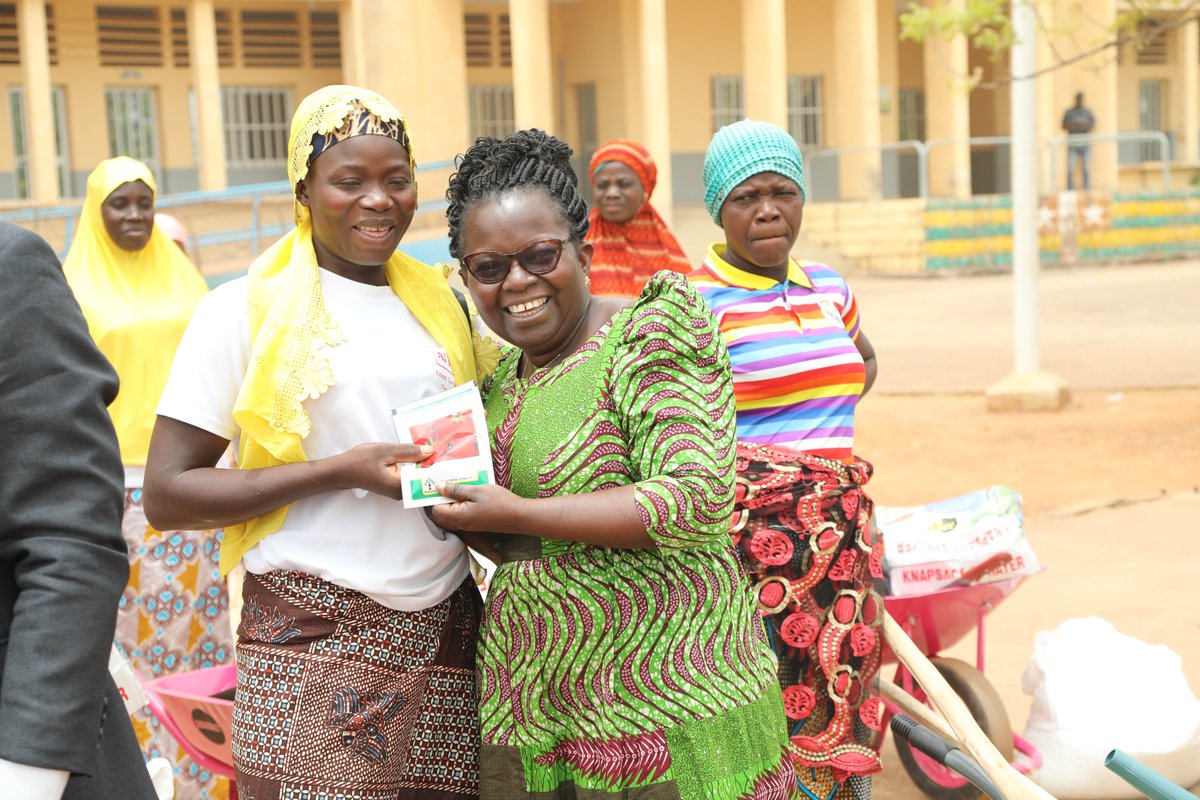 AgricultureTg (@agriculturetg) on Twitter photo Togo : <a href="/FsrpWa/">FSRP</a> : Des lots de kits d'outils de maraichage remis aux femmes de la région des savanes dans le cadre de la célébration de la journée du 8 Mars
👇🏽👇🏽👇🏽
agriculture.gouv.tg/fsrp-des-kits-…
<a href="/GAFSPfund/">Global Agriculture & Food Security Program</a>
<a href="/SandraA_JOHNSON/">Sandra ABLAMBA JOHNSON</a>
<a href="/Banquemondiale/">Banque mondiale</a>
@ Togo : <a href="/FsrpWa/">FSRP</a> : Des lots de kits d'outils de maraichage remis aux femmes de la région des savanes dans le cadre de la célébration de la journée du 8 Mars
👇🏽👇🏽👇🏽
agriculture.gouv.tg/fsrp-des-kits-…
<a href="/GAFSPfund/">Global Agriculture & Food Security Program</a>
<a href="/SandraA_JOHNSON/">Sandra ABLAMBA JOHNSON</a>
<a href="/Banquemondiale/">Banque mondiale</a>
@