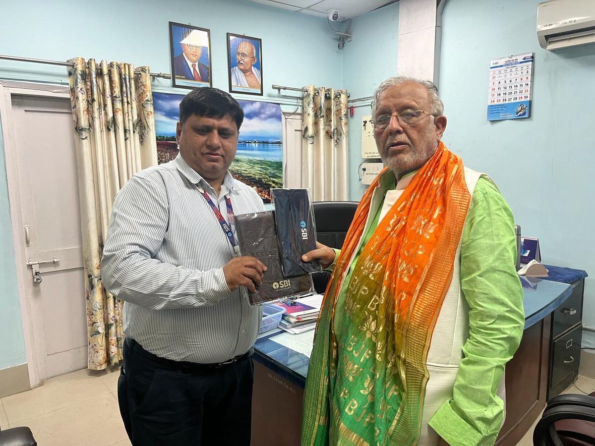 BERRY839's tweet image. Today honourable Finance Minister of UP Shri Suresh Kumar Khanna visited our  SBI Town Hall Branch , Shahjahanpur and appreciated our customer services , we are pleased by his gracious presence