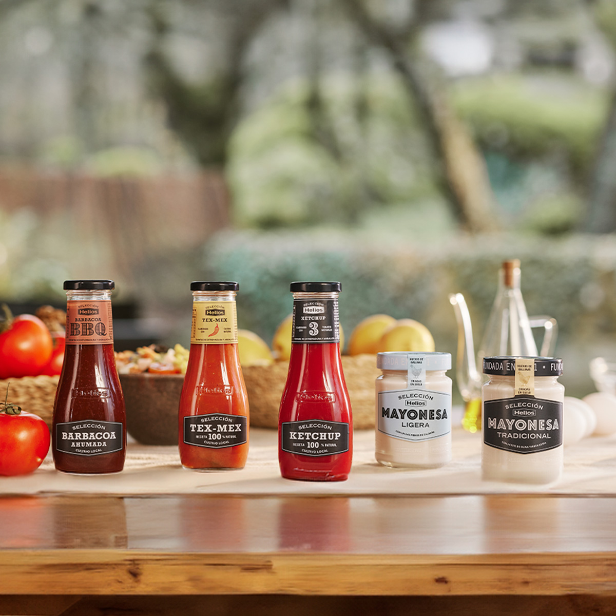 Descubre el auténtico sabor de nuestras salsas Helios Selección elaboradas con ingredientes naturales: Los mejores tomates de las huertas de Andalucía y Extremadura y los mejores huevos de gallinas criadas en suelo ¿todavía no las has probado? #ElSaborDelOrigen