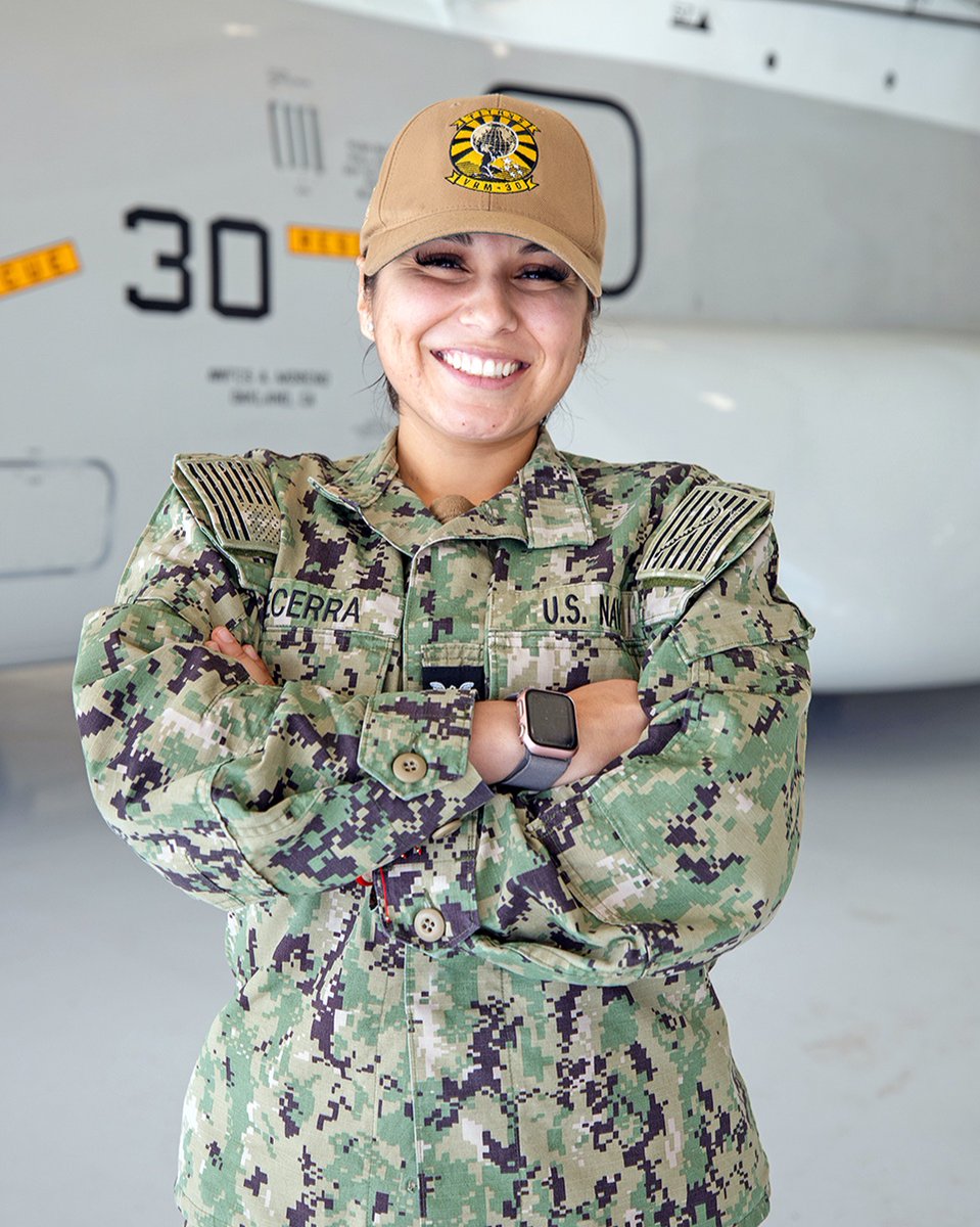 #SanDiego native serves #USNavy at #FleetLogisticsMultiMissionSquadron30 #VRM30
YN2 Nicole Becerra
2015 Chula Vista HS
“Serving in the Navy gives me a chance to be a part of something greater.'
navyoutreach.blogspot.com/2024/03/san-di…
#ForgedByTheSea #AmericasNavy @NETC_HQ @MyNavyHR #Osprey