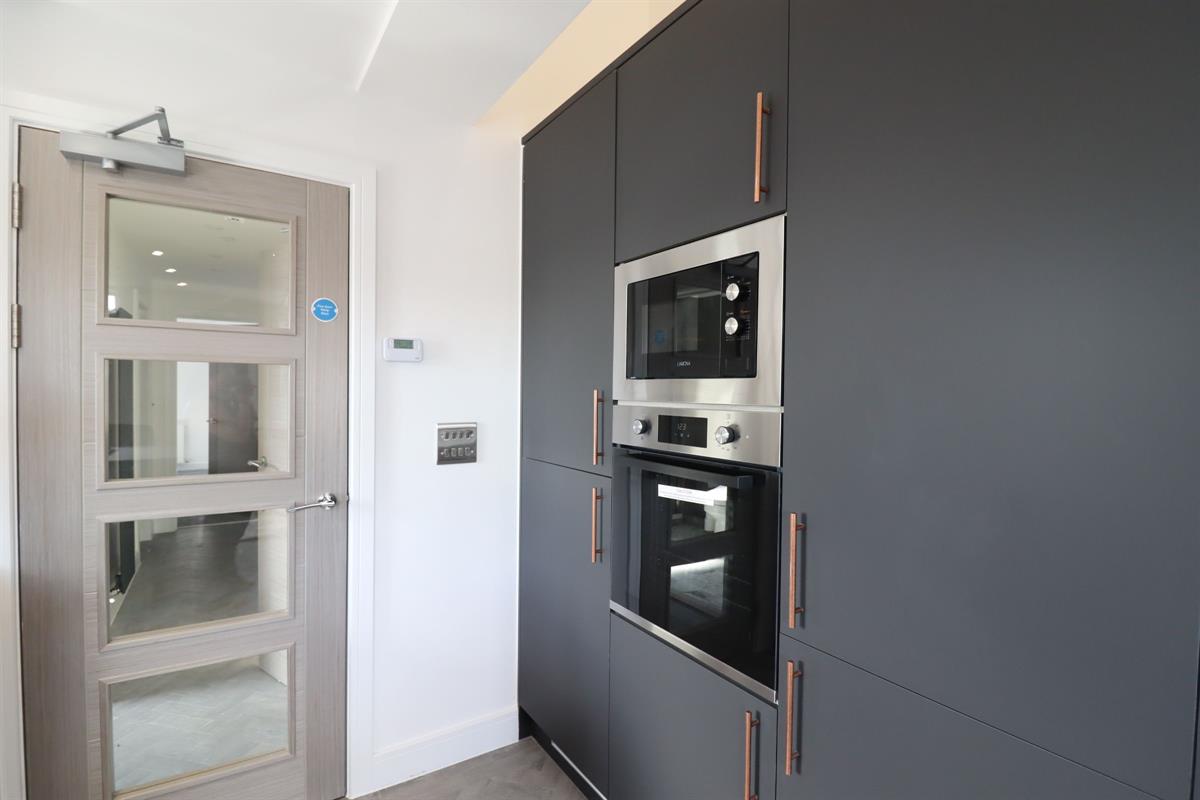 thegrayhouseltd's tweet photo. Available Now - Beautiful 1 Bed Furnished Apartment @ Bari Apartments Clare Road, Cardiff, £1,000pcm. #cardiffproperty #cardifflettings #cardiffrentals #CF11 #lettingsagent #lettingagent #rental #rentalproperty #rentalproperties #cardiff #canton #cardiffproperties #cardiffrental https://t.co/T5J34fYWh8