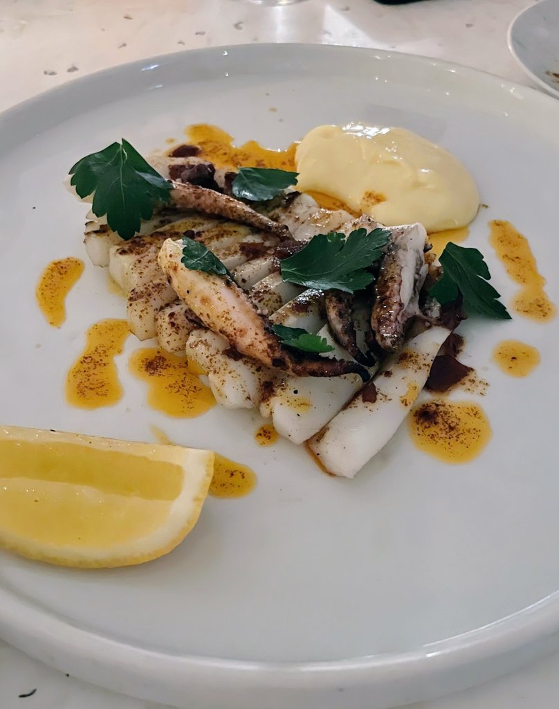 Accidentally forgot to tweet this excellent Cornish cuttlefish cooked over fire with pimentón vinaigrette and aioli at Cor. They sure know how to treat a cephalopod at Cor, and I don't mean movies and then a candlelit meal (probably at Cor, like some absurd Circle of Life scene).