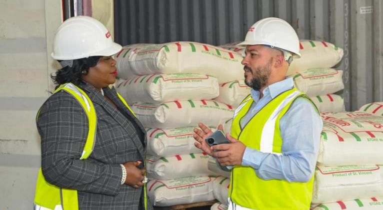 Agradecemos al pueblo de San Vicente y las Granadinas, y a nuestro hermano Ralph Gonsalves, por la donación de harina que enviaron a #Cuba para ayudar a paliar la difícil situación que enfrentamos producto del #BloqueoGenocida del gobierno de los Estados Unidos. 

#CubaNoEstáSola