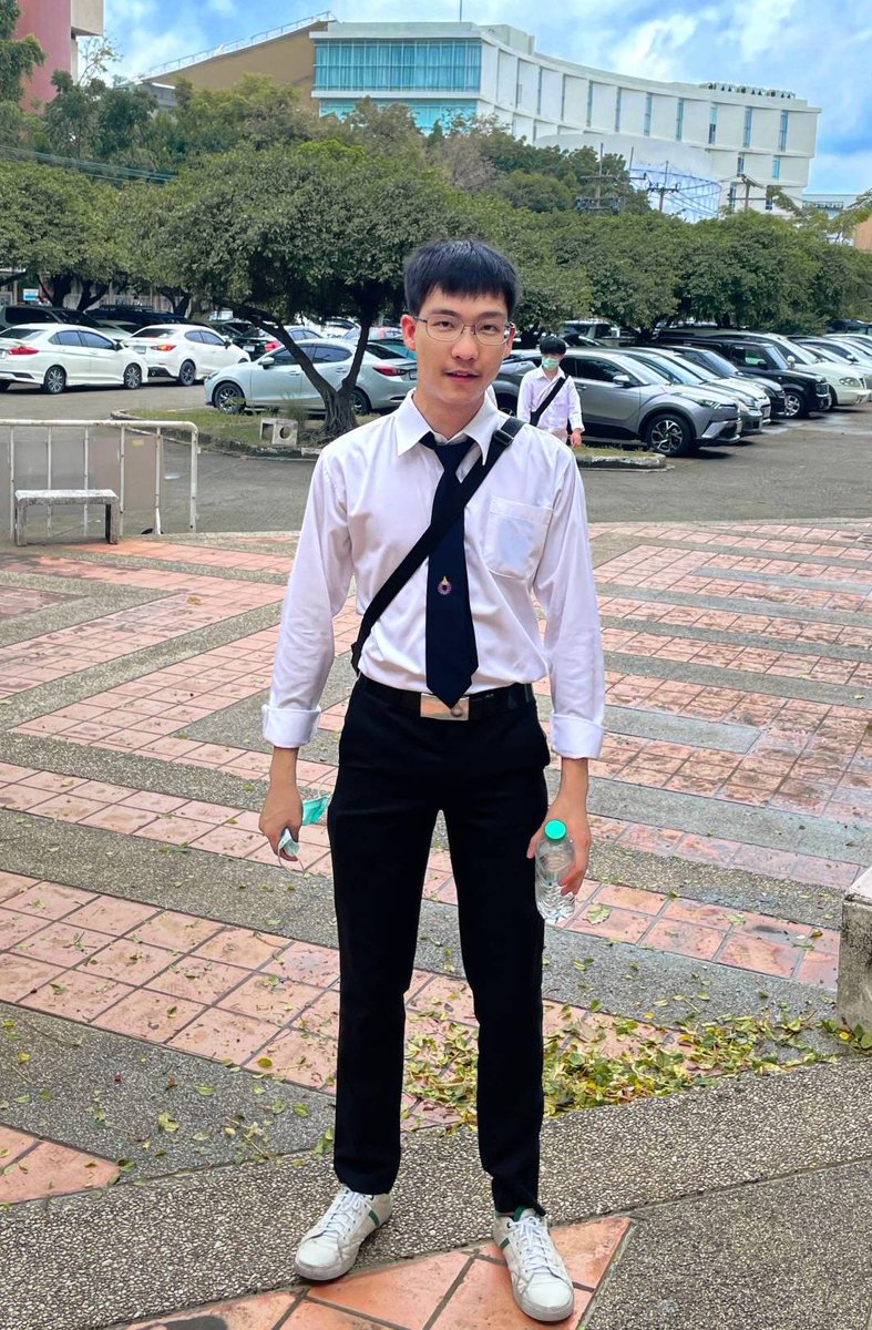 7xkelT's tweet photo. อย่าดูถูกคนใส่แว่นจิ😛 
ปล. เด็กม.รังเก��า😚 https://t.co/pvZ40hXXBn