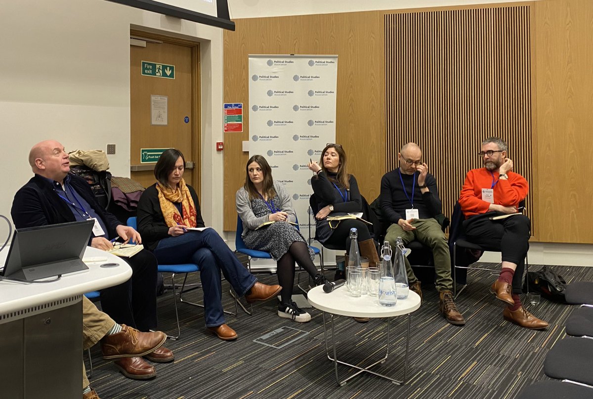How can we find more peer reviewers? 'It's up to us to be good citizens,' says @justin_t_fisher, editor of @PolStudiesRev, at our Meet the Editors panel at #PSA24.