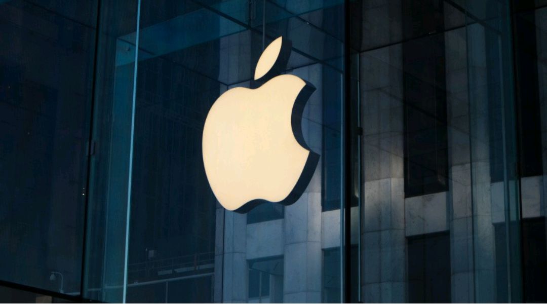 saurabhntl_07's tweet image. Apple customer brand value-
Apple is encouraging customer to purchase a premium model of a product with few  additional features or benefit , specially in iPhone.
Nothing innovative ,creative.
 #upselling @Apple .
Innovative part  played by sir (late) Steve jobs 😊 . #stevejob .