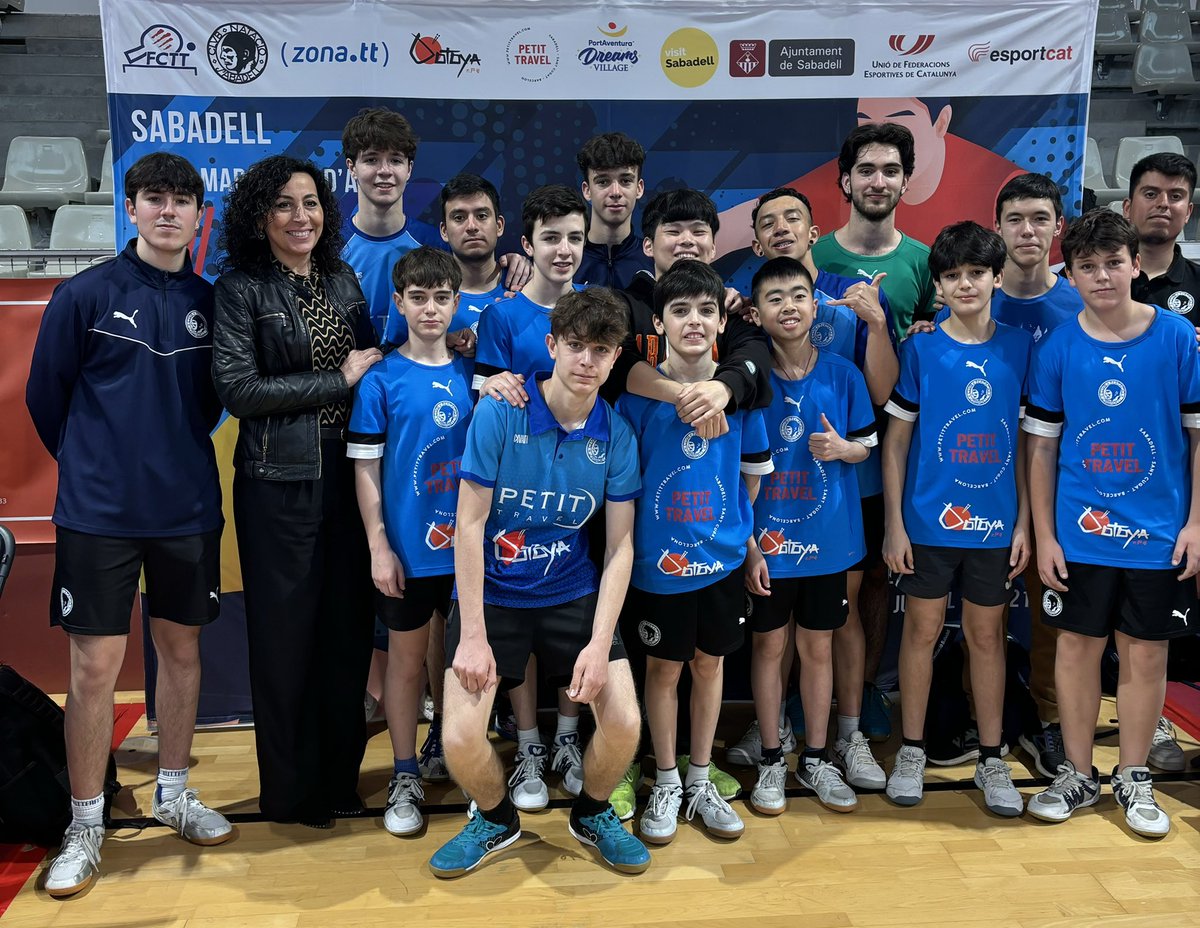 🏓💙🤍 La regidora d’Esports <a href="/Aj_Sabadell/">Ajuntament Sabadell</a> Montse González al Campionat de Catalunya de Joves de tennis taula que es juga al Pavelló Nord de Sabadell 

#somcnsabadell #tennistaula #Sabadell