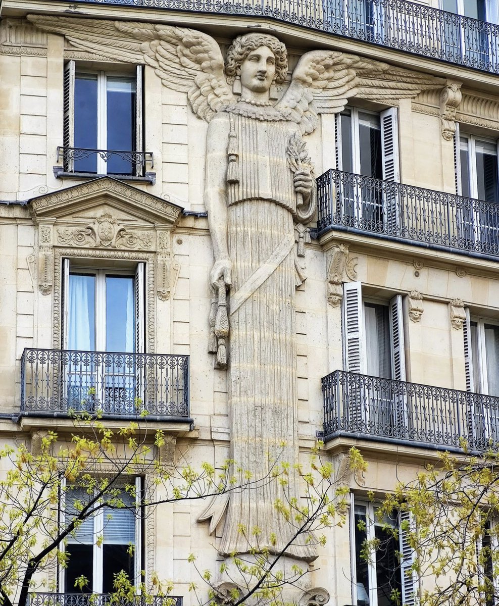 “Rien n'est jamais perdu pour celui qui refuse l'échec.”  — Frédéric Dard

Un phare à Paris !
Aujourd'hui, j'ai pris le temps de la lire, et cette anecdote
@Artips_fr #Arts va vous étonner !      

Où l’on rencontre un artiste qui fait du recyclage. newsletters.artips.fr/arts/Cariatide…