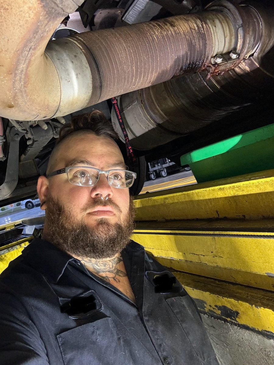 lancek1979's tweet photo. Yay coolant leaks https://t.co/PU3kEmEnaN