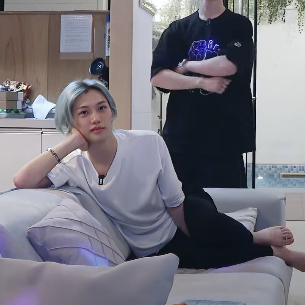 허벅지사이에 따뜻하게 손넣고 자기집처럼 편하게앉아있는 응박이
