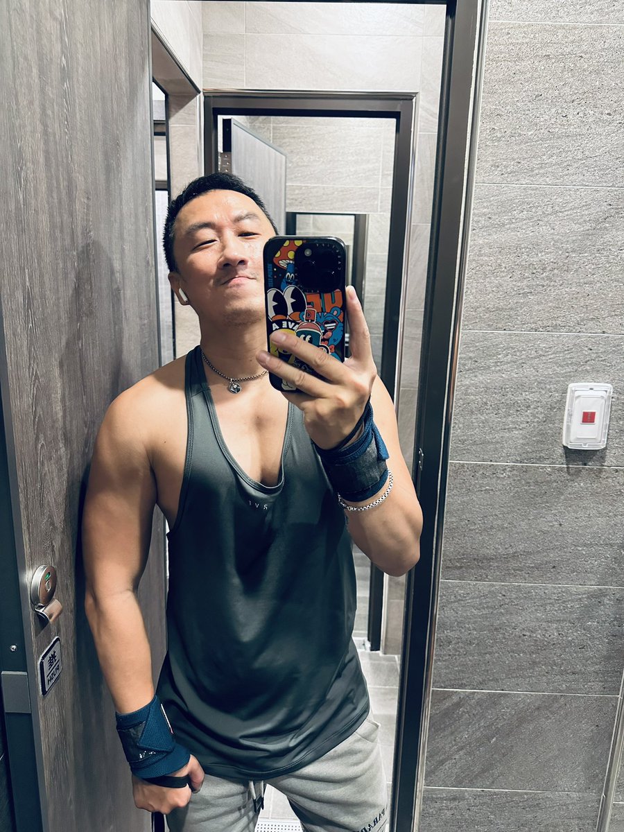HOWARD HUANG tweet media