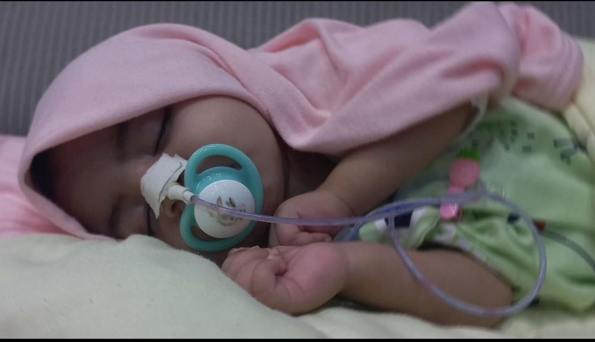 Dear @BBhuttoZardari Haya, a 5-month-old baby girl from Karachi, battles Spinal Muscular Atrophy. A drug called 'Zolgen SMA' can save her. The family is unable to afford this drug but it is available in Pakistan. Time is running out. Please, help us save Haya, hope fades fast.