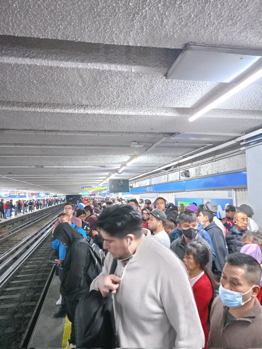 Astronomo80's tweet photo. @MetroCDMX Mira, tu #chingadera de servicio @WRADIOMexico @Imagen_Mx @Radio_Formula @889Noticias @EnfoqueNoticias https://t.co/A2gFSaCawx